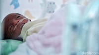 Bayi-bayi itu mendapatkan perawatan intensif di rumah sakit tersebut.
