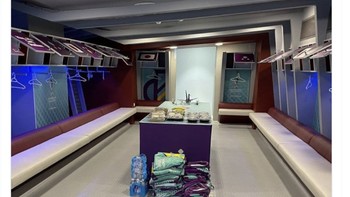 Tak cuma di bangku stadion, ruang ganti Jepang pun sangat bersih setelah mereka tinggalkan. Foto: Twitter