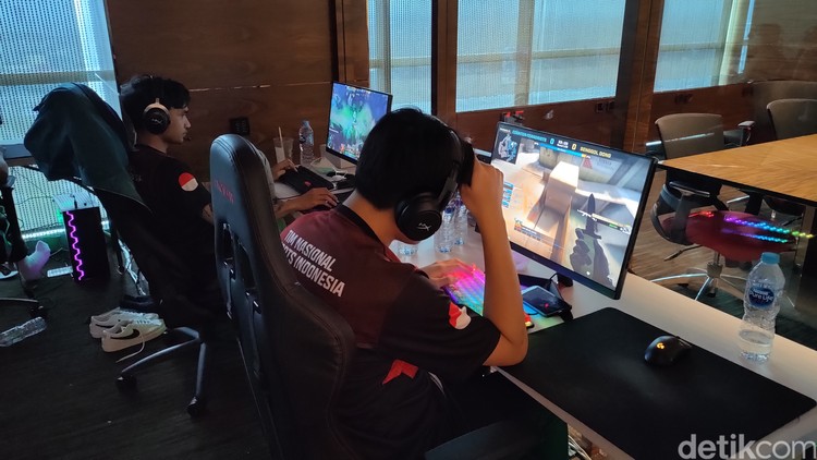 IESF World Esports Championships 2022 dalam beberapa hari ke depan akan segera digelar. Tim detikINET berkesempatan mengintip persiapan timnas Dota 2 dan CS:GO.