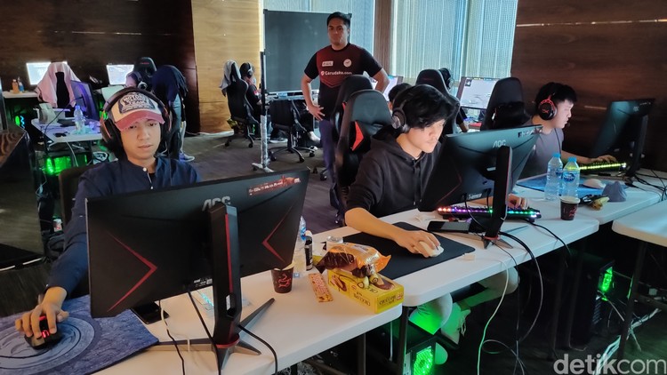 Mengintip Persiapan Timnas Dota 2 & CS:GO di World Esports Championships IESF World Esports Championships 2022 dalam beberapa hari ke depan akan segera digelar. Tim detikINET berkesempatan mengintip persiapan timnas Dota 2 dan CS:GO.