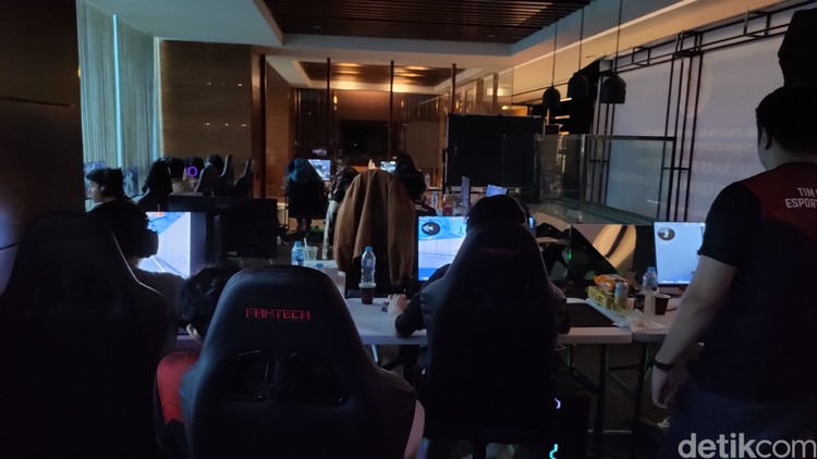 Mengintip Persiapan Timnas Dota 2 & CS:GO di World Esports Championships IESF World Esports Championships 2022 dalam beberapa hari ke depan akan segera digelar. Tim detikINET berkesempatan mengintip persiapan timnas Dota 2 dan CS:GO.