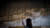 Sebelum menyambangi Museum MACAN di Jakarta Barat, pameran Chiharu Shiota: The Soul Rembles telah berkeliling ke Busan, Taiwan, Shanghai, dan Brisbane, Australia. Foto: Andhika Prasetia/ detikcom