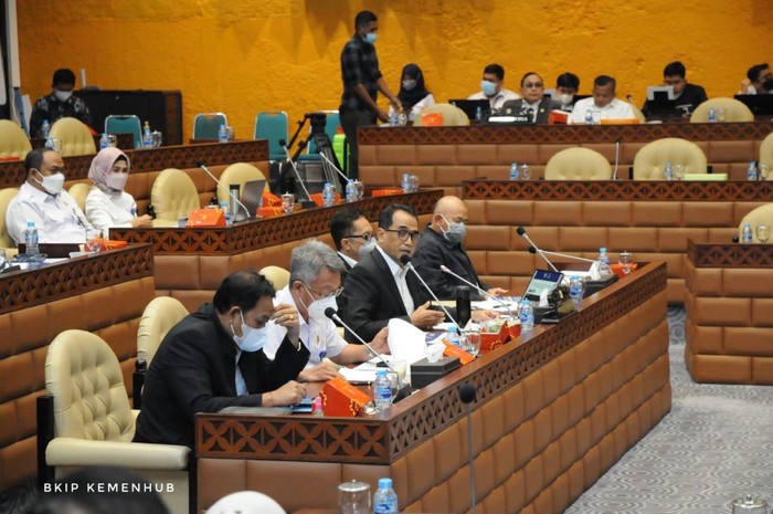 Menteri Perhubungan Budi Karya Sumadi menyampaikan realisasi penyerapan Anggaran Pendapatan dan Belanja Negara (APBN) Kementerian Perhubungan per 23 November 2022 mencapai 75,63% atau Rp 25,35 triliun dari total pagu anggaran Rp 33,51 triliun.