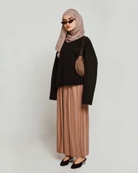 10 Inspirasi OOTD Rok Plisket Untuk Berbagai Acara