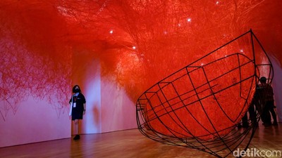 Menikmati Ratusan Karya Seni Chiharu Shiota di Jakarta