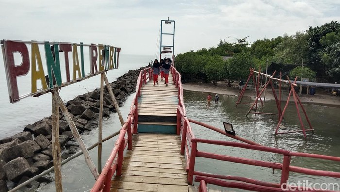Pantai Rembat Indramayu.