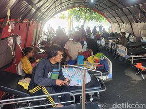Waswas Gempa Susulan, Pasien RSUD Sayang Nyaman Dirawat di Tenda