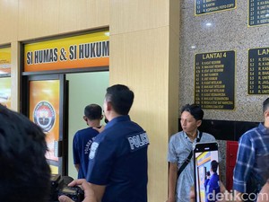 Pria Mabuk Kabur Usai Tusuk Sopir TransJ, Badik Dibuang di Jaksel