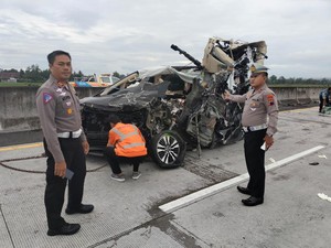 Korban Tewas Alphard Vs Truk di Tol Boyolali Bos Perusahaan Logam
