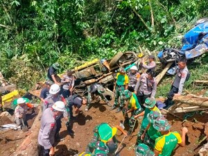 Polres Bogor Bangun Dapur Umum-Cari Korban Gempa Cianjur