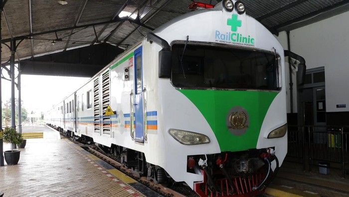 KAI juga mengoperasikan Rail Clinic di Stasiun Cianjur mulai Rabu (13/11). KAI menyediakan layanan pemeriksaan kesehatan gratis bagi masyarakat yang berada di wilayah Cianjur. Rail Clinic sendiri adalah kereta khusus milik KAI yang memiliki berbagai layanan dan fasilitas pemeriksaan kesehatan dan pengobatan secara cuma-cuma ke berbagai jalur KA.