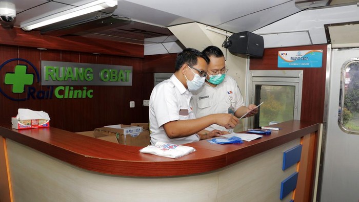 KAI juga mengoperasikan Rail Clinic di Stasiun Cianjur mulai Rabu (13/11). KAI menyediakan layanan pemeriksaan kesehatan gratis bagi masyarakat yang berada di wilayah Cianjur. Rail Clinic sendiri adalah kereta khusus milik KAI yang memiliki berbagai layanan dan fasilitas pemeriksaan kesehatan dan pengobatan secara cuma-cuma ke berbagai jalur KA.