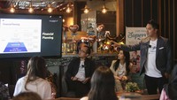 Kelly menyarankan agar tidak mengandalkan gaji bulanan. Bisa dengan berbisnis berbasis hobi dan dijalankan secara online sehingga bila terjadi penurunan pendapatan, keluarga masih dapat bertahan hidup. Segmen market “menengah bawah” atau “menengah atas” bisa jadi target pelanggan sebab segmen ini akan cenderung menurunkan budget dan lebih selektif dalam memenuhi kebutuhan hidup.