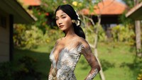 Riskyana Hidayat mengaku kini sudah menyelesaikan satu film usai jadi pemenang Miss Aura International 2022. (Foto: dok Instagram)
