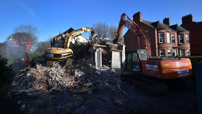 Rumah Bekas Kasus Pelecehan Laki-laki di Irlandia Dibongkar Sebuah Bangunan di Belfast, Irlandia dibongkar oleh petugas. Bangunan tersebut merupakan rumah pelecehan anak laki-laki.