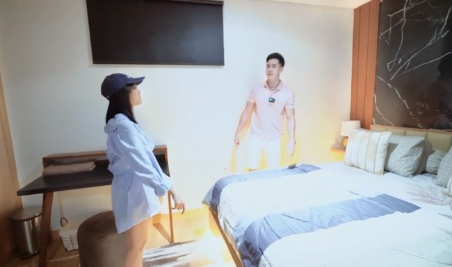 Dua kamar menempati area lantai dua. Salah satunya kamar untuk tamu. (Foto: YouTube/Fuji An)