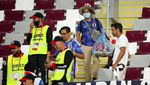 Aksi Bersih-bersih Suporter Jepang di Stadion Piala Dunia
