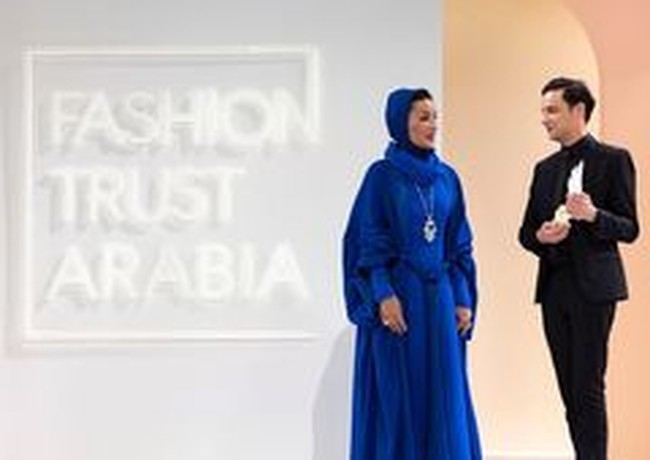 Ia merupakan pasangan kedua dari tiga istri Hamad bin Khalifa Al Thani yang kini sudah menyerahkan takhta pada putra mereka, Sheikh Tamim bin Hamad Al Thani. Sheikha Moza sendiri memiliki lima anak lelaki dan dua anak perempuan.Foto: Instagram @mozabintnasser