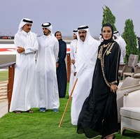 Dalam postingannya, Sheika Moza memastikan semua orang disambut untuk menikmati pertandingan akbar tersebut. Malam ini kita merayakan dunia lewat kekuatan sepak bola. Aku tidak bisa lebih bangga dengan pemimpin kita, saudaraku, keluarga besarku, pria da wanita yang bekerja siang malam untuk momen ini,Foto: Instagram @mozabintnasser