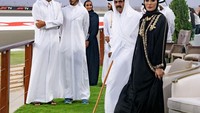 Saat suaminya masih menjadi Emir Qatar, Sheikha Moza dikenal sebagai salah satu Ibu Negara dengan busana terbaik. Foto: Instagram @mozabintnasser
