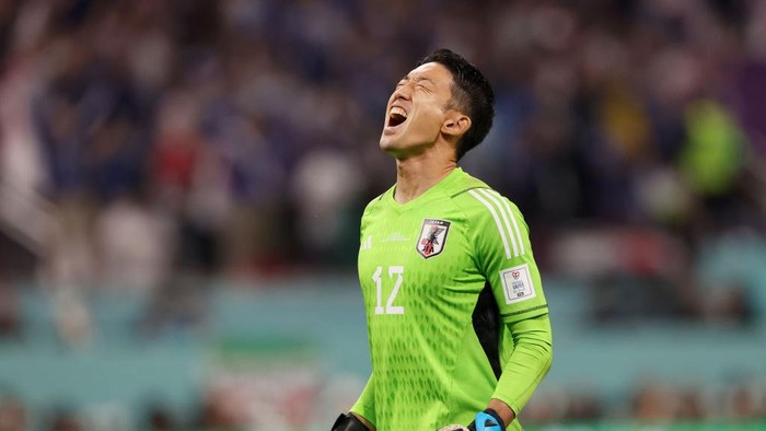 DOHA, QATAR - NOVEMBER 23: Shuichi Gonda of Japan celebrates their teams second goal by Takuma Asano during the FIFA World Cup Qatar 2022 Group E match between Germany and Japan at Khalifa International Stadium on November 23, 2022 in Doha, Qatar. (Photo by Alexander Hassenstein/Getty Images)