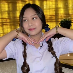 Gaya Sisca Kohl Jadi Anak SMA saat Bulan Madu di Thailand, Tasnya Rp 430 Juta Gaya Sisca Kohl Jadi Anak SMA saat Bulan Madu di Thailand, Tasnya Rp 430 Juta