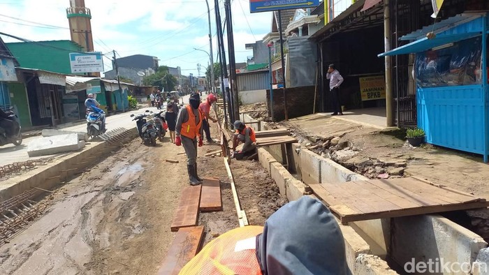 Situasi pengerjaan Jalan Antang Raya Makassar.