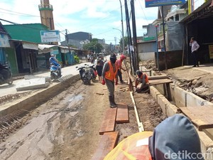 Warga Antang Makassar Tagih Janji Perbaikan Jalan Rusak Rampung 3 Bulan
