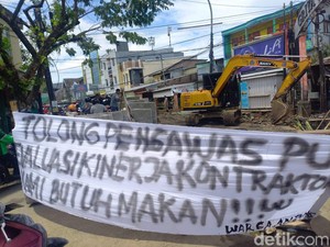 Warga Pasang Spanduk Protes Jalan Antang Belum Rampung, Kontraktor Disoroti