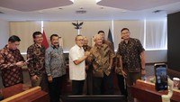 BUMN dan UMKM yang bisa mengimpor GPS ayam merupakan yang dinilai mampu, baik dari segi tata kelola hingga keuangan. Ia menilai kebijakan ini bisa membuat pemerataan sehingga konsumsi daging ayam per kapita per tahun bisa meningkat.