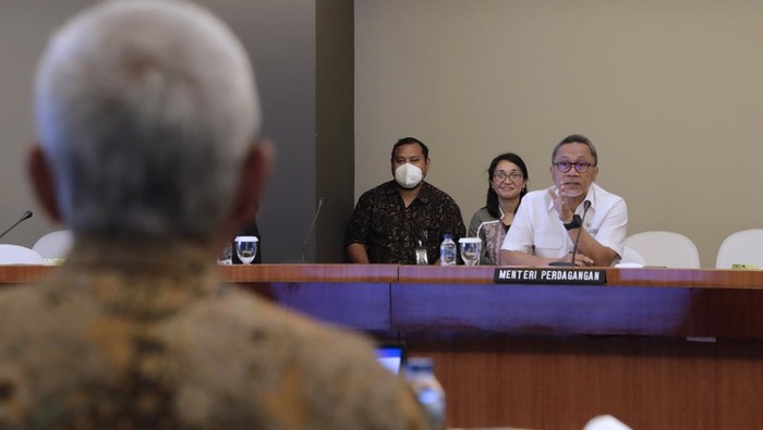 Mendag Zulhas bertemu perwakilan Gabungan Perusahaan Pembibitan Unggas (GPPU) untuk meminta peternak ikut menjaga stabilitas harga ayam.