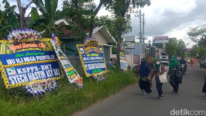 Suasana rumah duka bos pengecoran logam Klaten korban laka maut di Tol Boyolali, Kamis (24/11/2022).