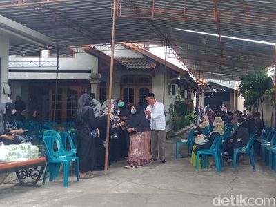 Potret Suasana Rumah Duka Bos Cor Logam Korban Laka Maut Tol Boyolali