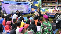 Tim bersama Lembaga-lembaga terkait lainnya bergegas mengumpulkan korban khususnya anak-anak untuk diberikan terapi trauma healing untuk mengurangi rasa trauma yang terjadi pada anak-anak.