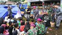 Mereka melakukan berbagai kegiatan seperti menggambar, menyanyi, mendongeng melakukan game-game yang menyenangkan dan bermain dengan cara berkelompok dan berkolaborasi.
