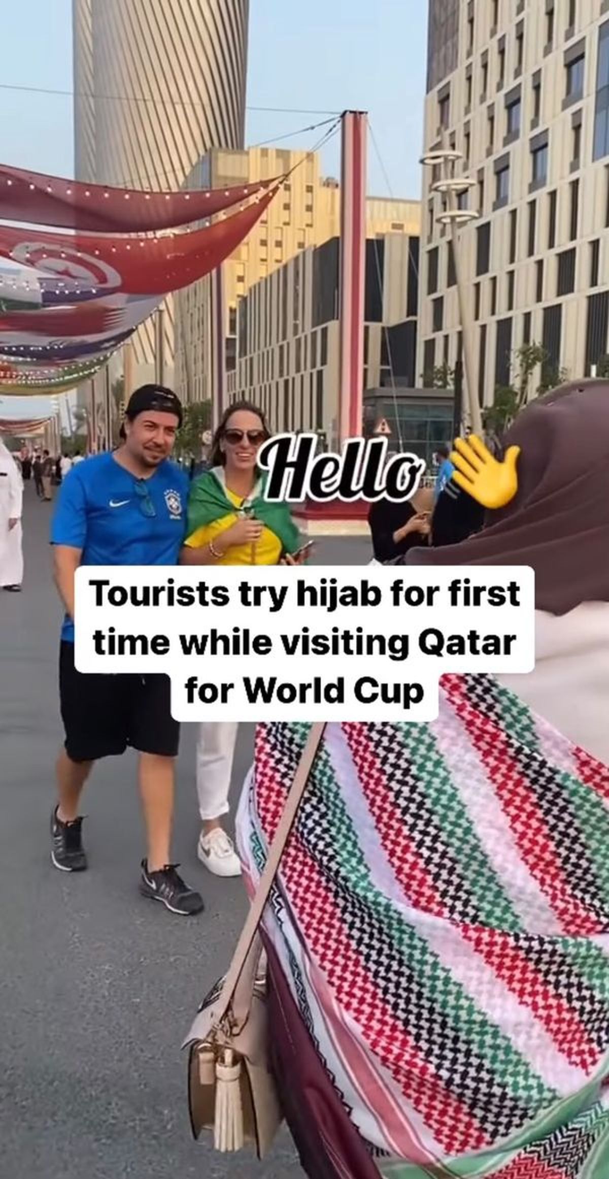 Viral Turis Coba Pertama Kali Pakai Hijab Saat Nonton Piala Dunia di Qatar