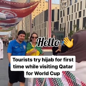 Viral Turis Coba Pertama Kali Pakai Hijab Saat Nonton Piala Dunia di Qatar
