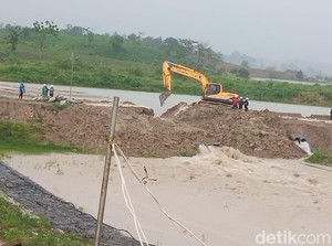 Waduk Pacal Bojonegoro Hampir Meluap Akibat Hujan, Jalan Darurat Pun Dijebol