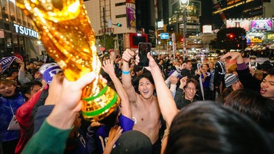 Warga Tokyo Pestapora Usai Timnas Jepang Libas Jerman 2-1