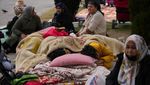 Warga Turki Tidur di Jalanan Usai Diguncang Gempa M 5,6