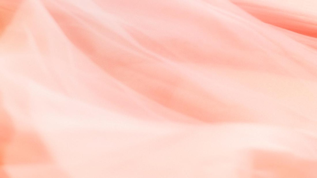 10 Warna Baju yang Cocok untuk Kulit Sawo Matang