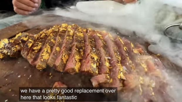 YouTuber coba restoran Salt Bae, makan steak hingga burger habiskan Rp 13 juta
