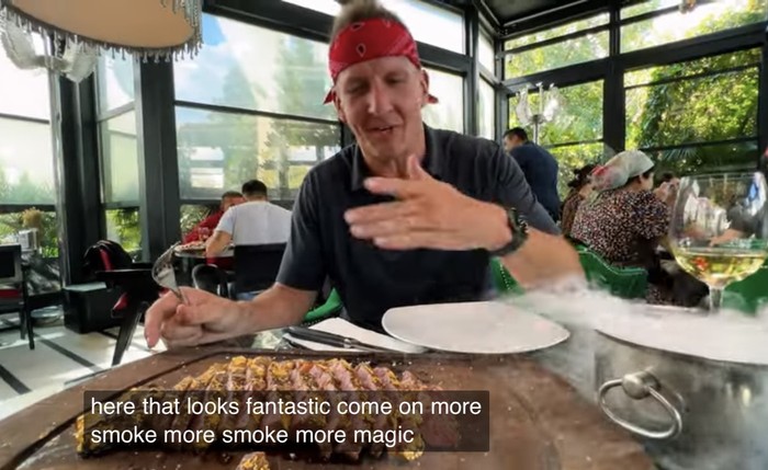YouTuber coba restoran Salt Bae, makan steak hingga burger habiskan Rp 13 juta