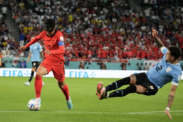 AL RAYYAN, QATAR - NOVEMBER 24: Son Heung-Min of Korea Republic during the FIFA World Cup Qatar 2022 Group H match between Uruguay and Korea Republic at Education City Stadium on November 24, 2022 in Al Rayyan, Qatar. (Photo by Alex Livesey - Danehouse/Getty Images)