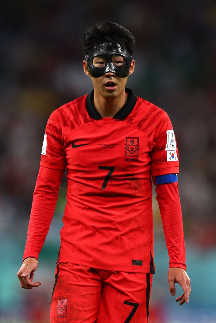 AL RAYYAN, QATAR - NOVEMBER 24: Son Heung-Min of Korea Republic during the FIFA World Cup Qatar 2022 Group H match between Uruguay and Korea Republic at Education City Stadium on November 24, 2022 in Al Rayyan, Qatar. (Photo by Alex Livesey - Danehouse/Getty Images)