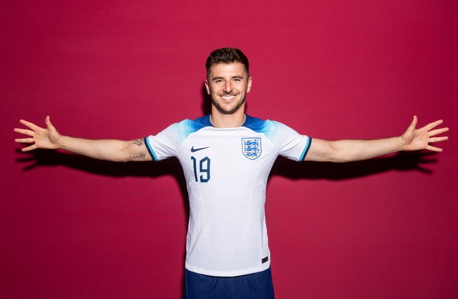 Tak hanya memiliki paras rupawan, Mason Mount dari Timnas Inggris juga punya segudang keahlian. Dirinya bahkan pernah masuk dalam nominasi Golden Boy Award 2019. (Mike Hewitt/Getty Images)