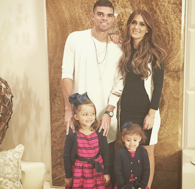 Bukan seorang model atau influencer glamour, istri pesepak bola Pepe seolah menghindari ketenaran. Ana Sofia Moreira memperlihatkan gaya hidup sederhana. Foto: dok. Instagram/@asofiamoreira3