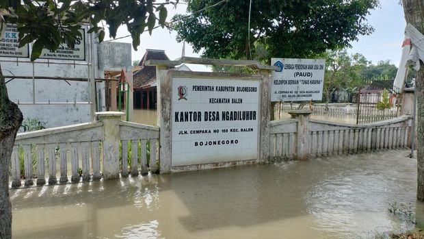 banjir di bojonegoro menerjang 3 kecamatan 7 desa
