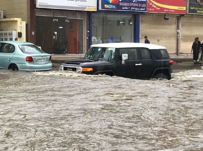 Banjir melanda Jeddah, Arab Saudi. Banjir di salah satu wilayah besar di Arab Saudi tersebut disebabkan oleh guyuran hujan deras sejak Kamis (24/11/2022).