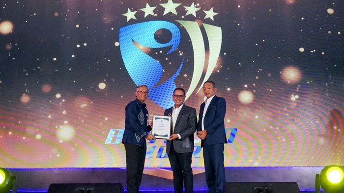 Bank DKI Raih 3 Penghargaan Top 20 Financial Institution Award Top 20 Financial Institution Award 2022 digelar di Jakarta. Bank DKI meraih tiga penghargaan dalam ajang tersebut.